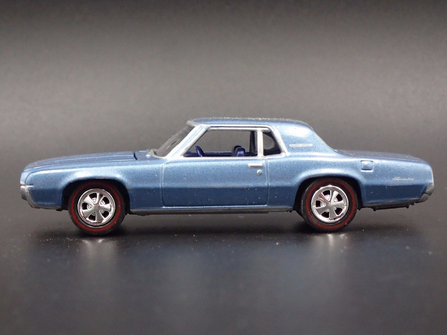 1967 67 FORD THUNDERBIRD HARDTOP BLUE 1/64 SCALE DIORAMA DIECAST MODEL CAR