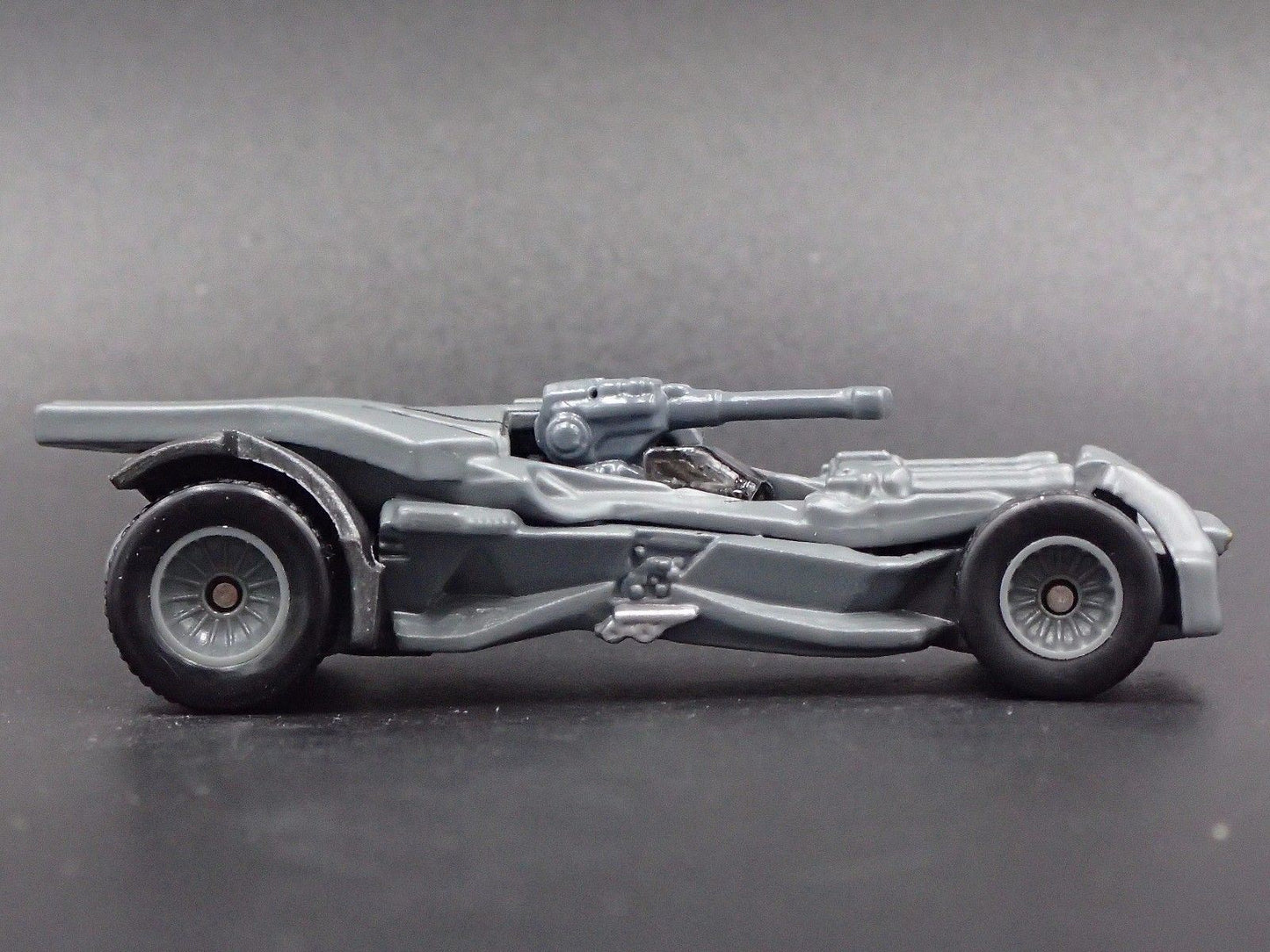 BATMAN JUSTICE LEAGUE BATMOBILE 1:64 SCALE COLLECTIBLE DIORAMA DIECAST MODEL CAR