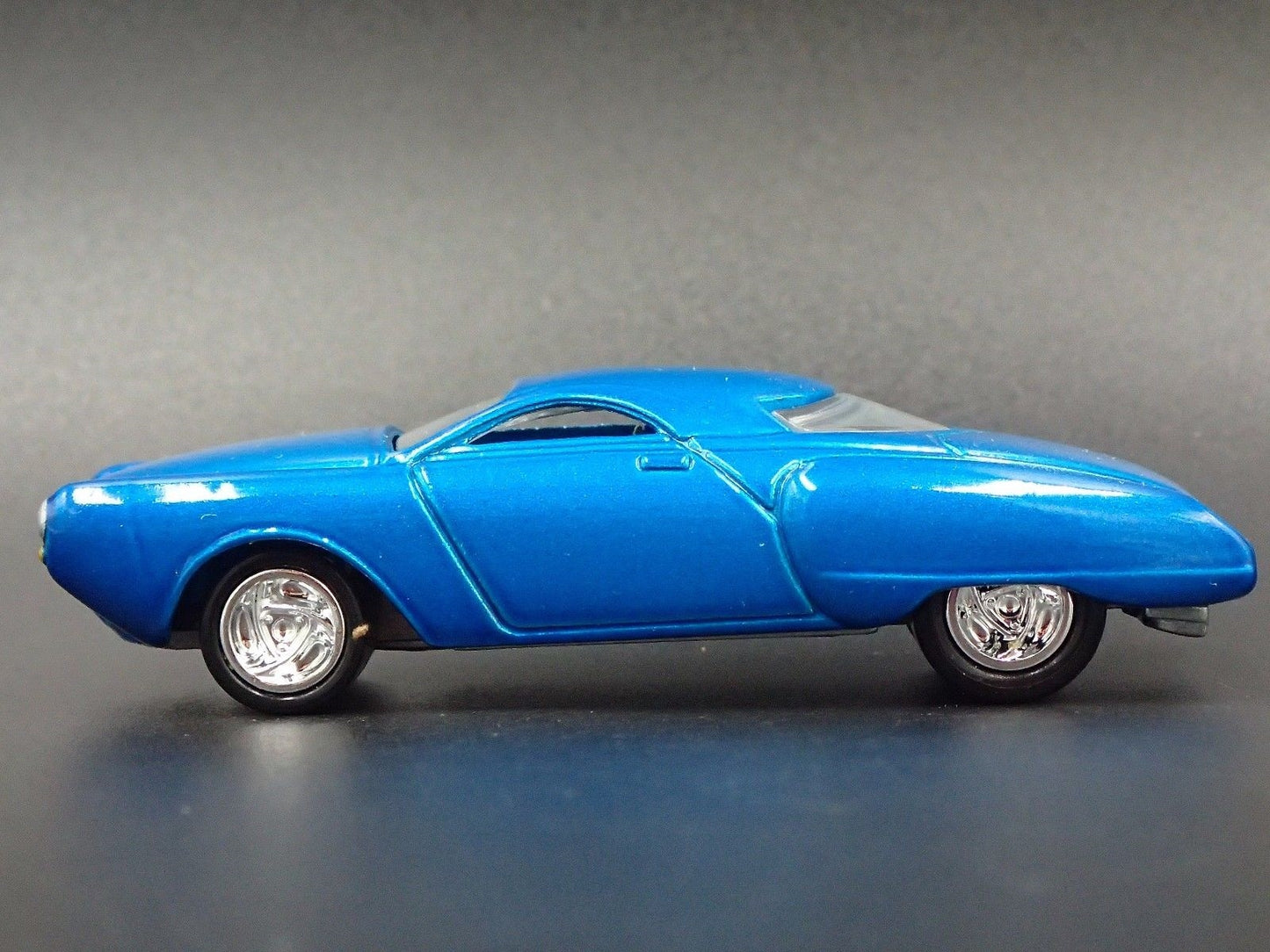1951 51 STUDEBAKER COMMANDER RARE 1:64 SCALE COLLECTIBLE DIORAMA DIECAST MODEL CAR
