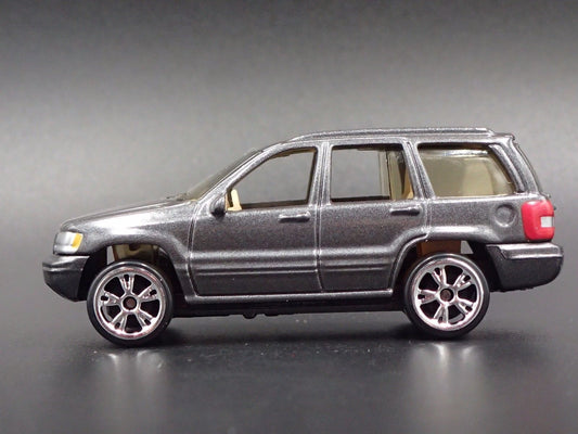 1993 - 1998 JEEP GRAND CHEROKEE GRAY 1:64 SCALE DIORAMA DIECAST MODEL CAR