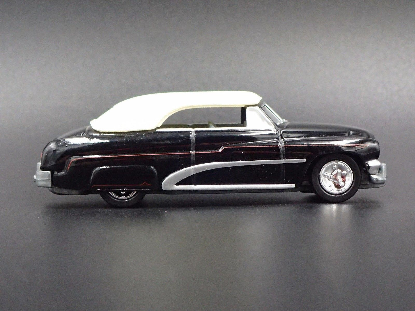 1951 51 MERC MERCURY CONVERTIBLE BLACK RARE 1:64 SCALE DIORAMA DIECAST MODEL CAR