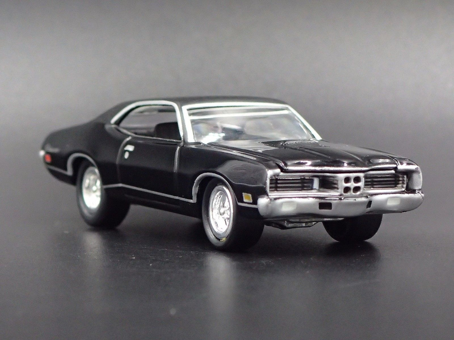 1970 70 MERCURY CYCLONE GT BLK 1:64 SCALE COLLECTIBLE DIORAMA DIECAST MODEL CAR