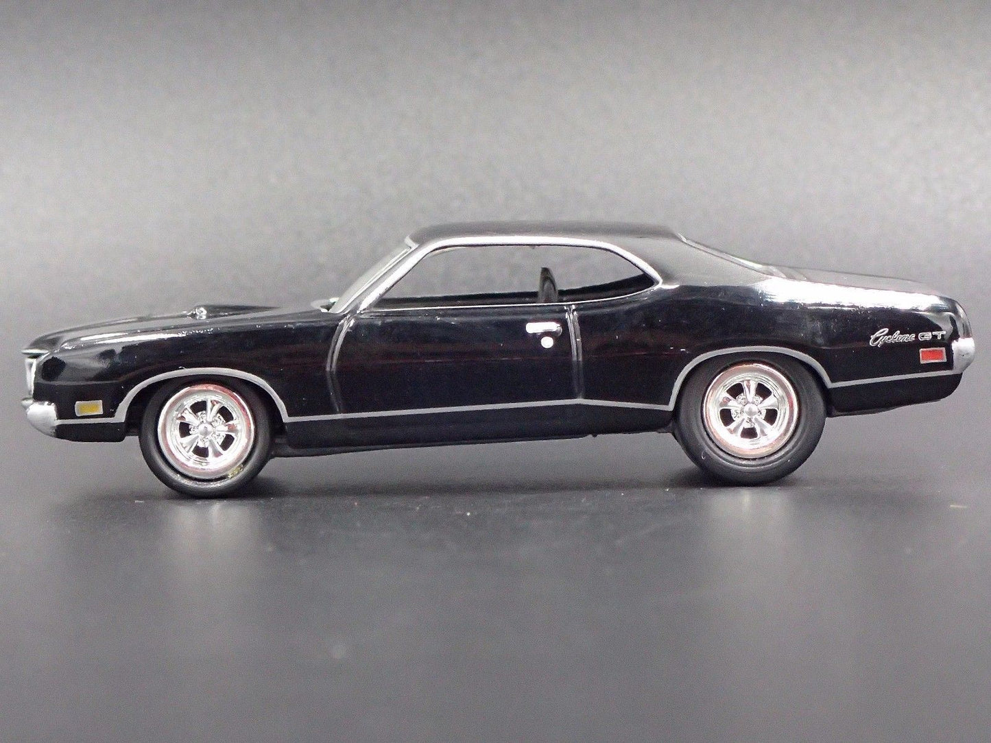 1970 70 MERCURY CYCLONE GT BLK 1:64 SCALE COLLECTIBLE DIORAMA DIECAST MODEL CAR