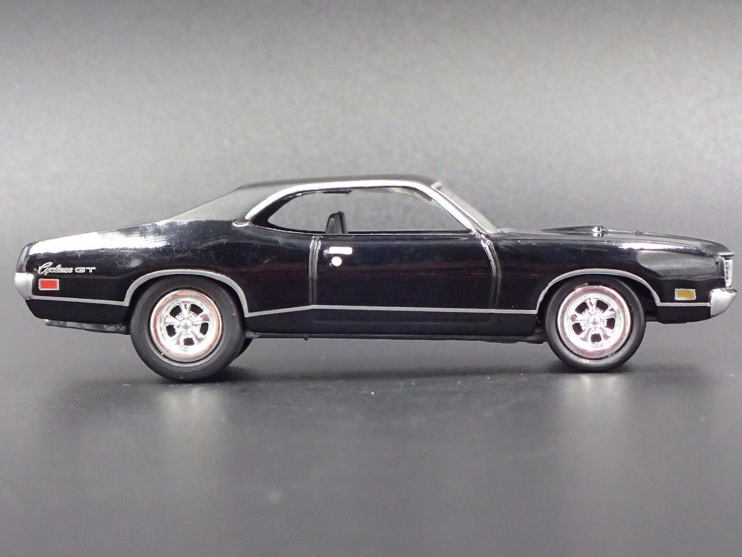 1970 70 MERCURY CYCLONE GT BLK 1:64 SCALE COLLECTIBLE DIORAMA DIECAST MODEL CAR