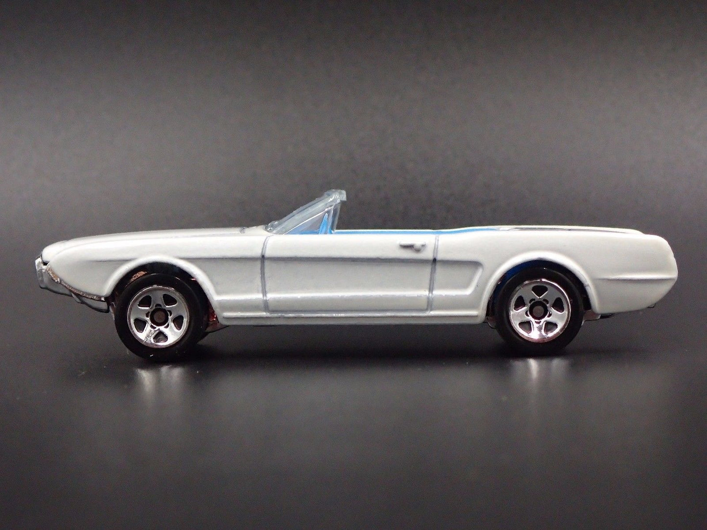 1963 63 FORD MUSTANG II CONCEPT 1:64 SCALE COLLECTIBLE DIORAMA DIECAST MODEL CAR