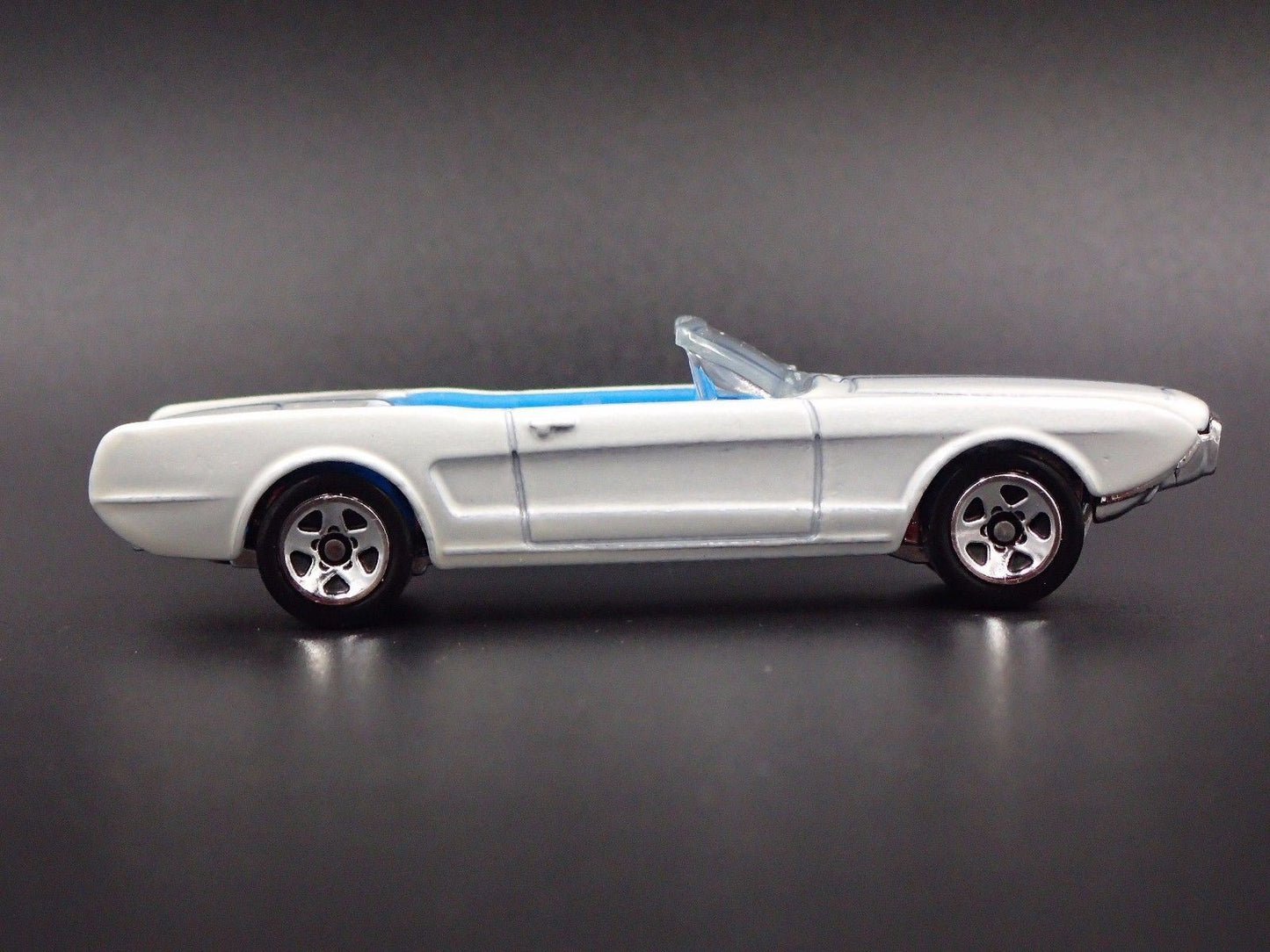 1963 63 FORD MUSTANG II CONCEPT 1:64 SCALE COLLECTIBLE DIORAMA DIECAST MODEL CAR
