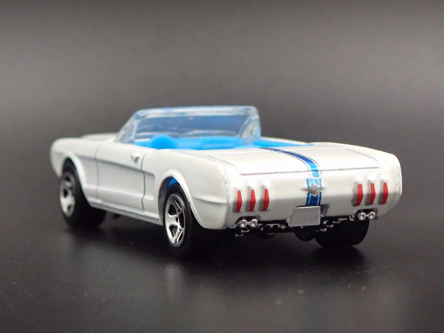 1963 63 FORD MUSTANG II CONCEPT 1:64 SCALE COLLECTIBLE DIORAMA DIECAST MODEL CAR