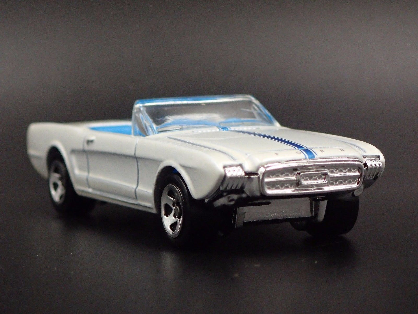 1963 63 FORD MUSTANG II CONCEPT 1:64 SCALE COLLECTIBLE DIORAMA DIECAST MODEL CAR