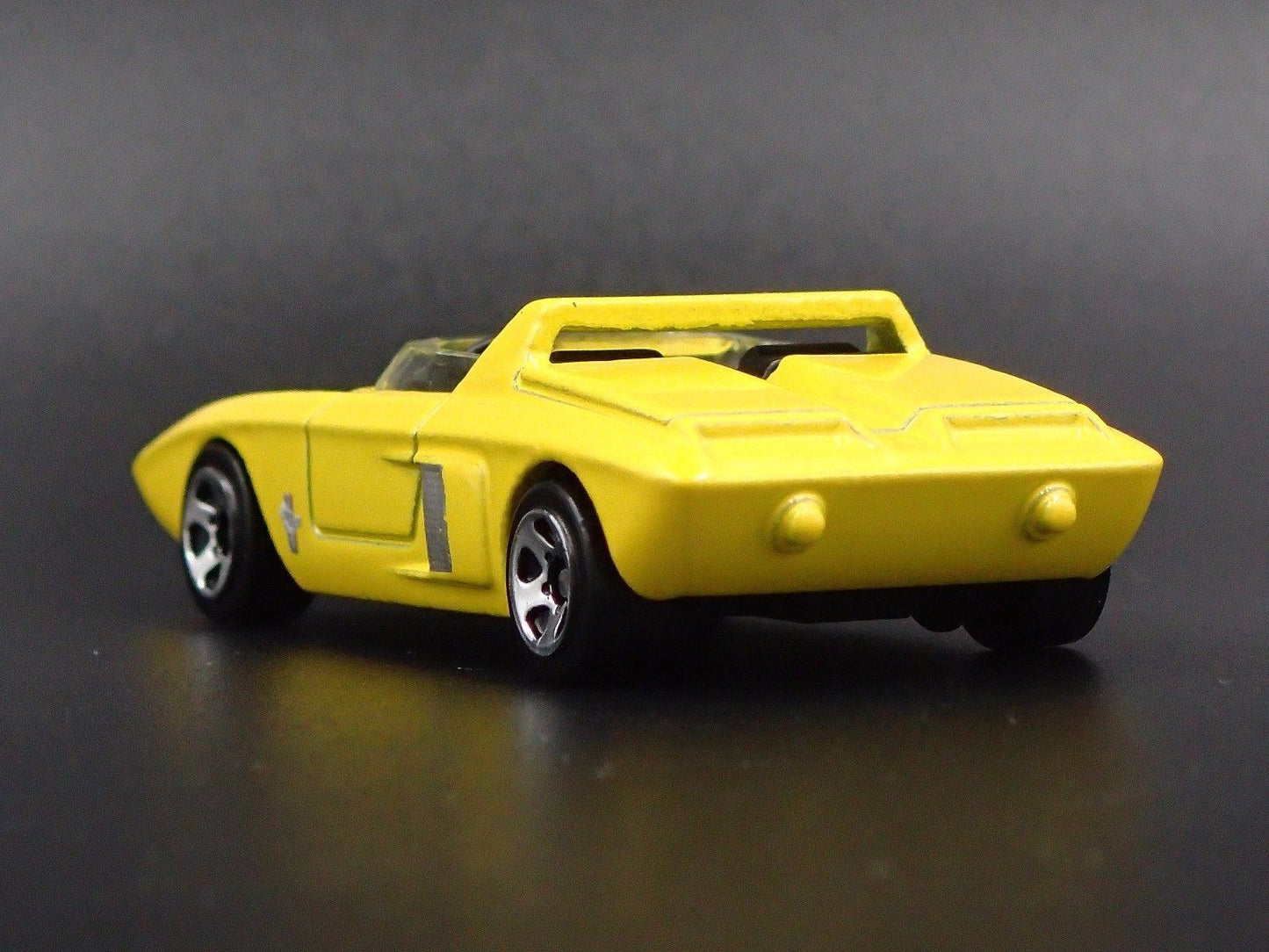 1962 62 FORD MUSTANG CONCEPT 1:64 SCALE COLLECTIBLE DIORAMA DIECAST MODEL CAR