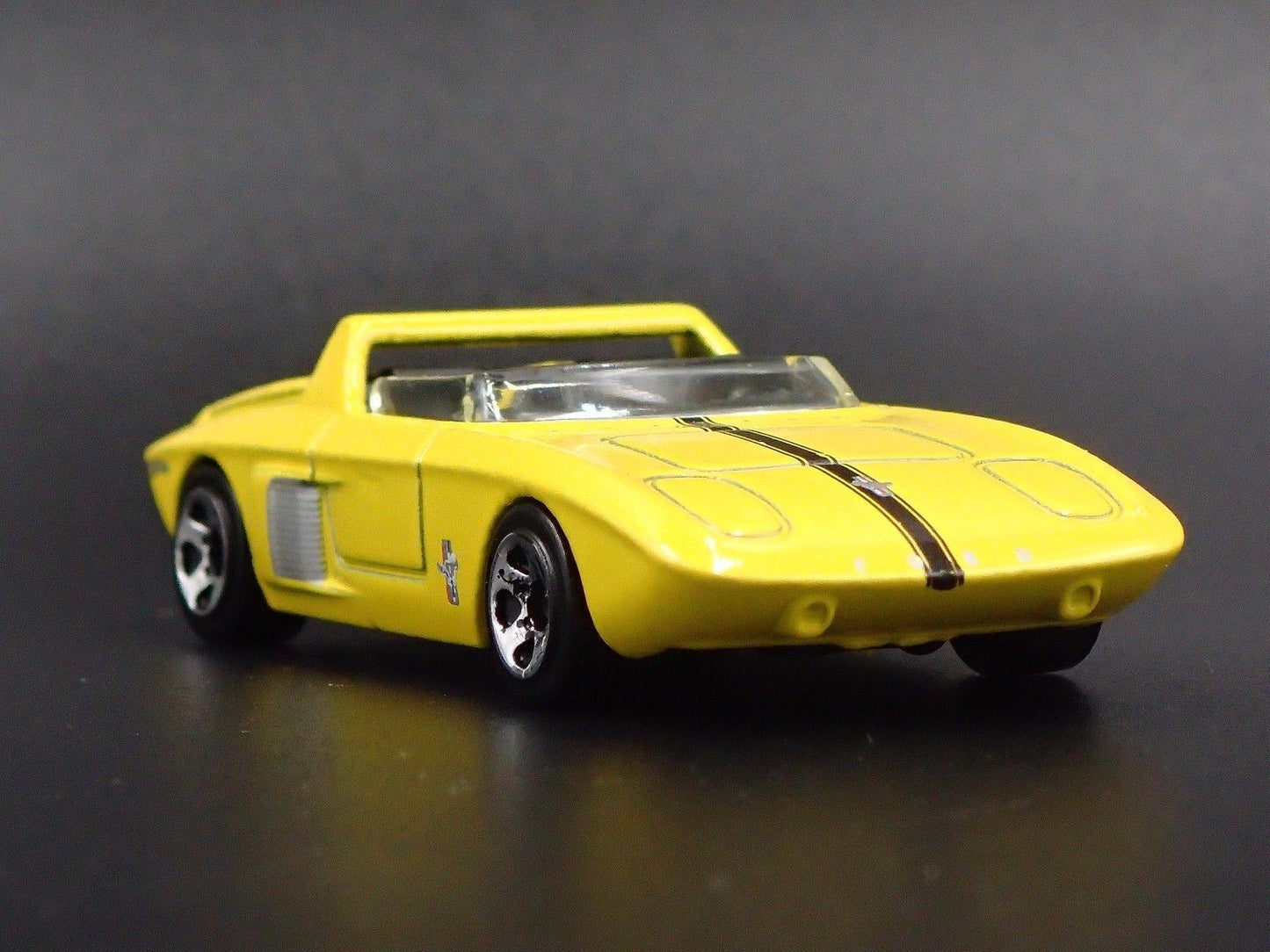 1962 62 FORD MUSTANG CONCEPT 1:64 SCALE COLLECTIBLE DIORAMA DIECAST MODEL CAR