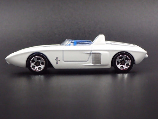 1962 62 FORD MUSTANG CONCEPT 1:64 SCALE COLLECTIBLE DIORAMA DIECAST MODEL CAR