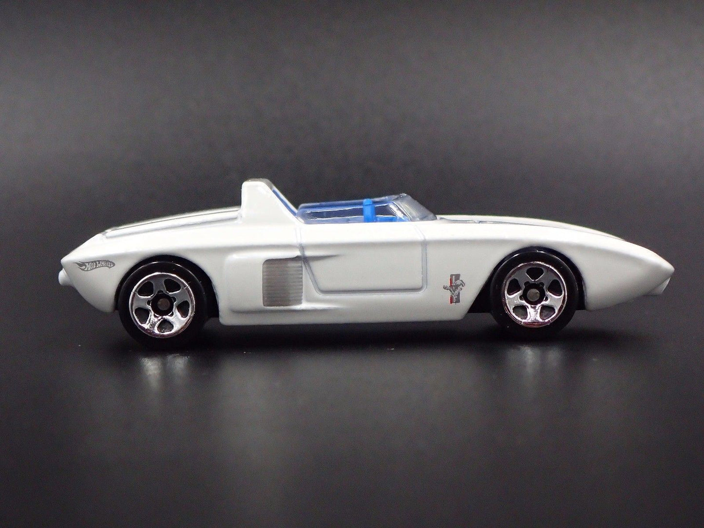 1962 62 FORD MUSTANG CONCEPT 1:64 SCALE COLLECTIBLE DIORAMA DIECAST MODEL CAR