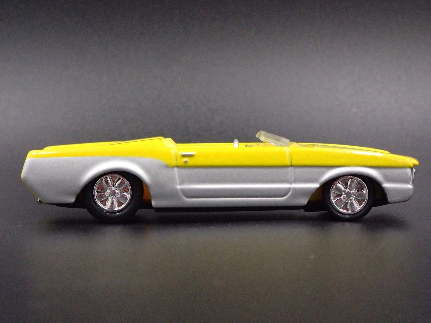 1964 64 FORD MUSTANG SPEEDSTER RARE 1:64 SCALE LIMITED DIORAMA DIECAST MODEL CAR