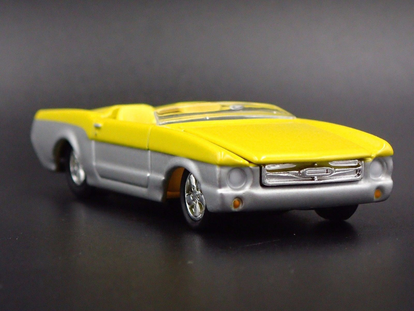 1964 64 FORD MUSTANG SPEEDSTER RARE 1:64 SCALE LIMITED DIORAMA DIECAST MODEL CAR