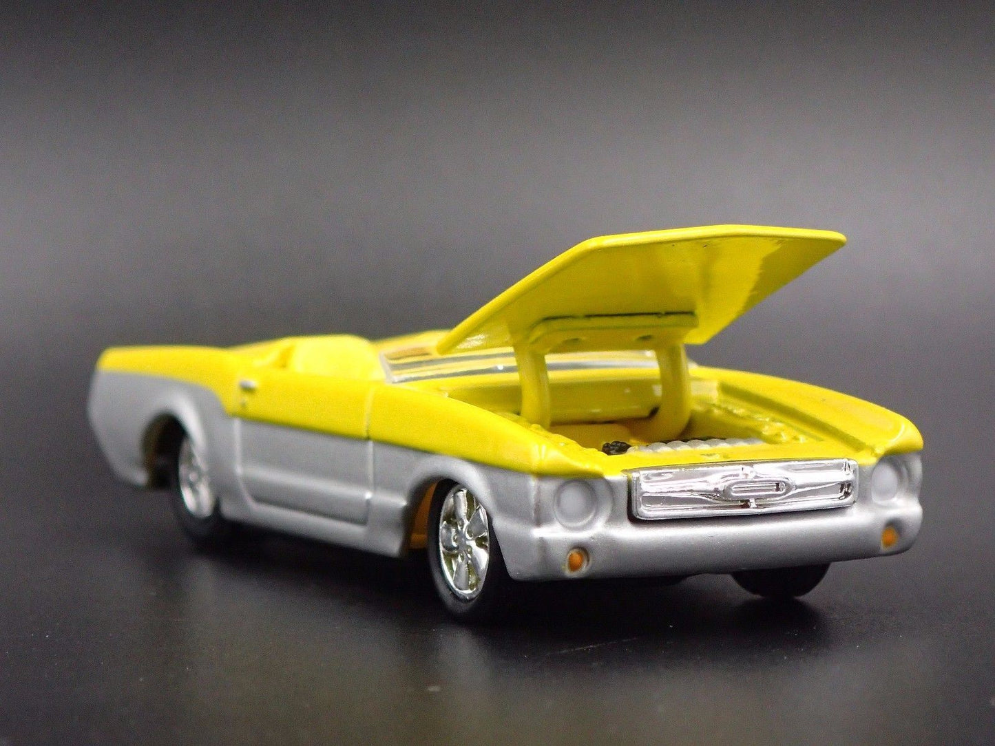 1964 64 FORD MUSTANG SPEEDSTER RARE 1:64 SCALE LIMITED DIORAMA DIECAST MODEL CAR