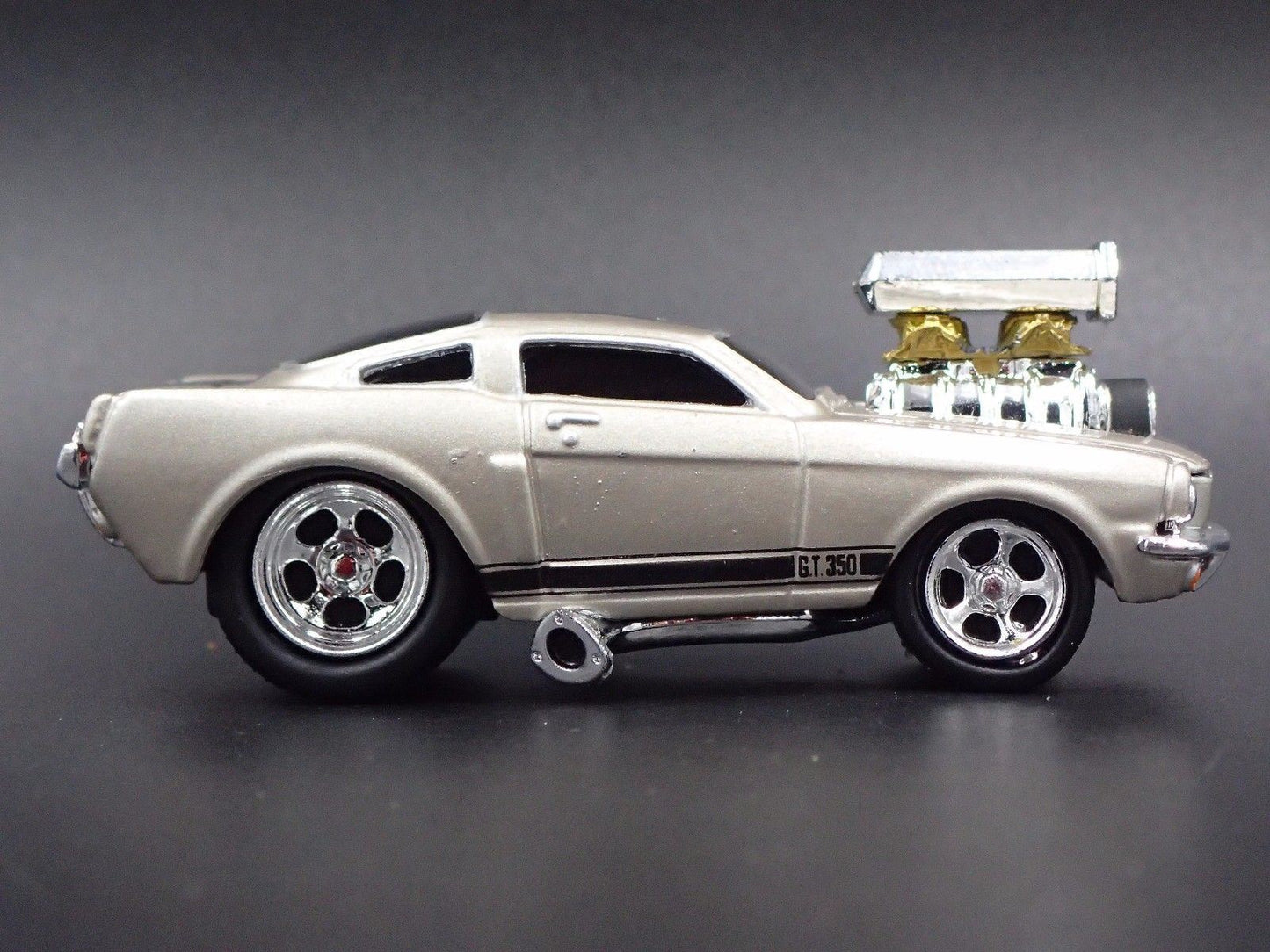 1966 66 FORD MUSTANG FASTBACK SHELBY GT350 1:64 SCALE DIORAMA DIECAST MODEL CAR