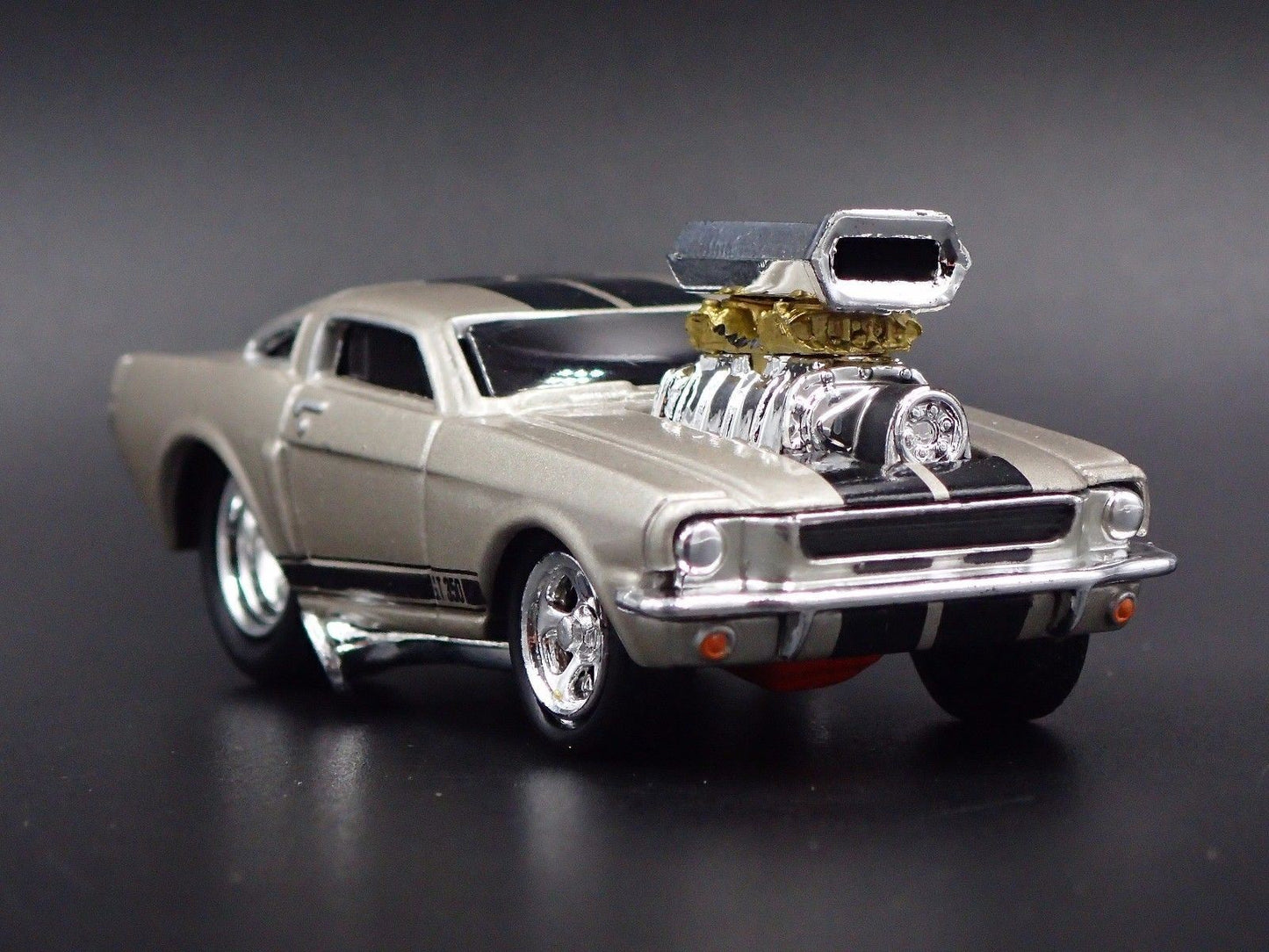 1966 66 FORD MUSTANG FASTBACK SHELBY GT350 1:64 SCALE DIORAMA DIECAST MODEL CAR
