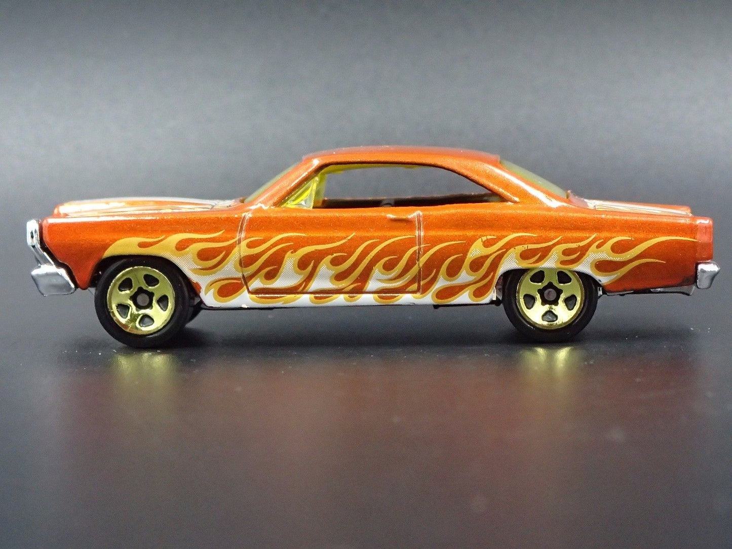 1966 66 FORD FAIRLANE GT ORANGE 1:64 SCALE COLLECTIBLE DIORAMA DIECAST MODEL CAR