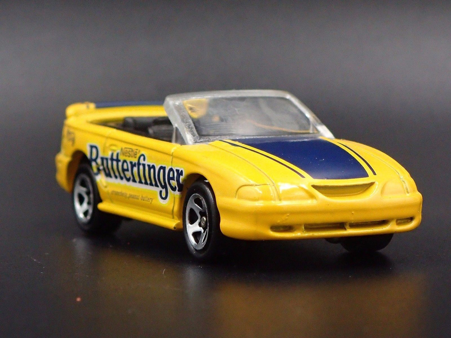 1996 96 FORD MUSTANG GT CONVERTIBLE BUTTERFINGERS 1:64 SCALE DIECAST MODEL CAR