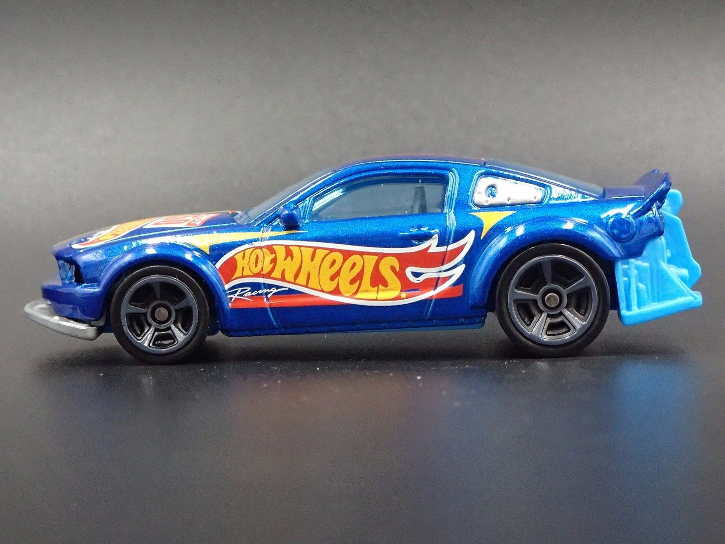 2005- 2009 FORD MUSTANG GT BLUE RARE 1:64 SCALE COLLECTIBLE DIECAST MODEL CAR