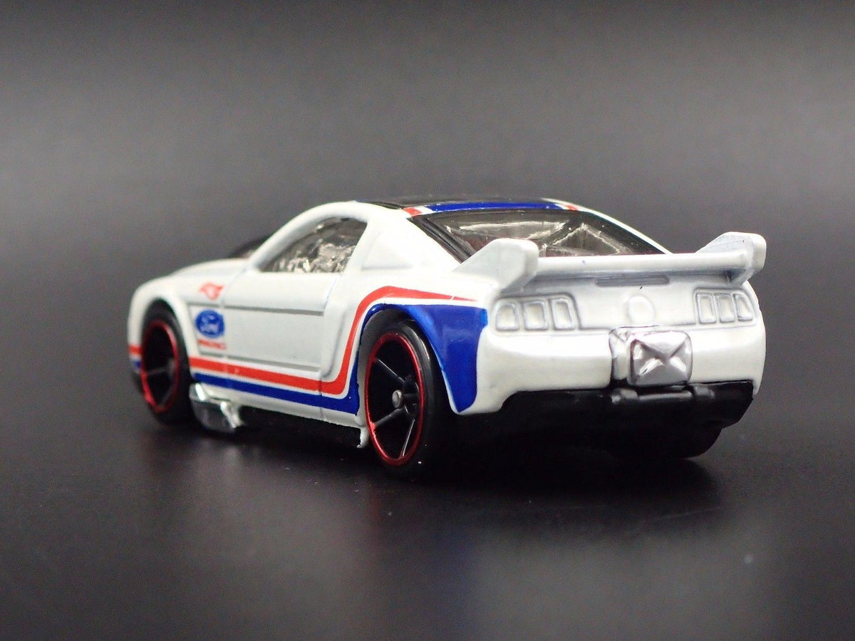 2013 FORD MUSTANG RARE 1:64 COLLECTIBLE DIORAMA DIECAST MODEL CAR-Burning Rubber Toy Company