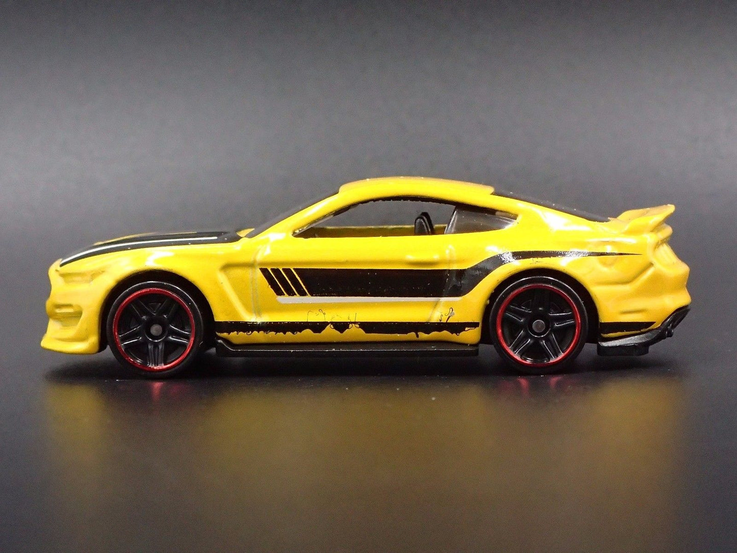 2015-2023 FORD MUSTANG SHELBY GT350R RARE 1:64 SCALE DIORAMA DIECAST MODEL CAR