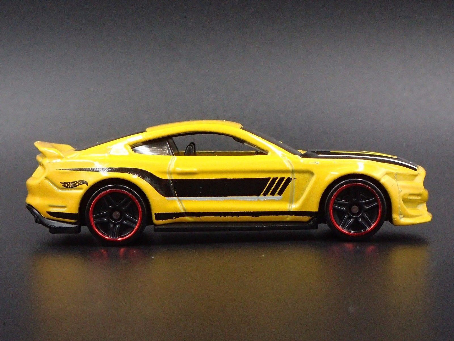 2015-2023 FORD MUSTANG SHELBY GT350R RARE 1:64 SCALE DIORAMA DIECAST MODEL CAR