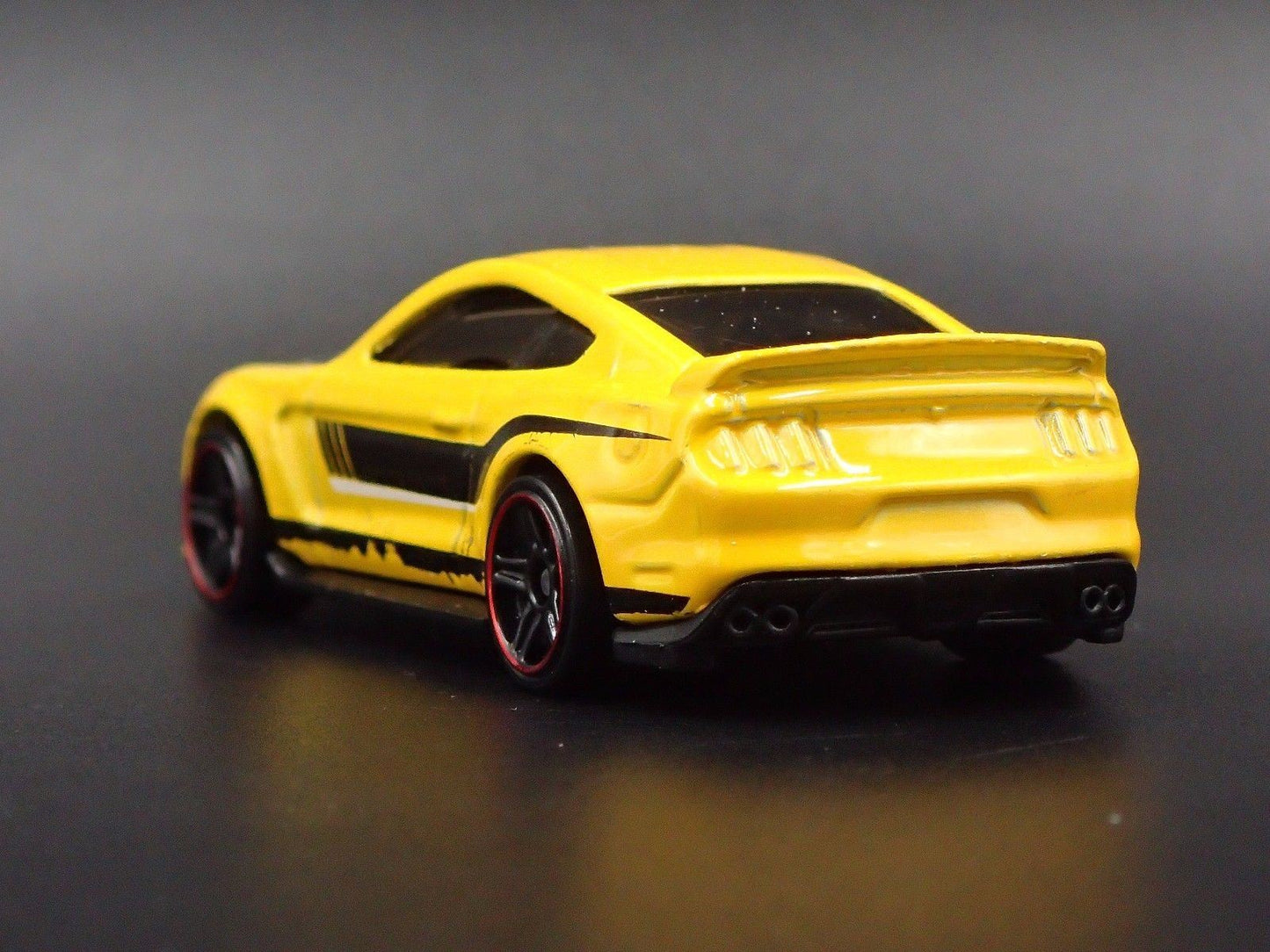 2015-2023 FORD MUSTANG SHELBY GT350R RARE 1:64 SCALE DIORAMA DIECAST MODEL CAR