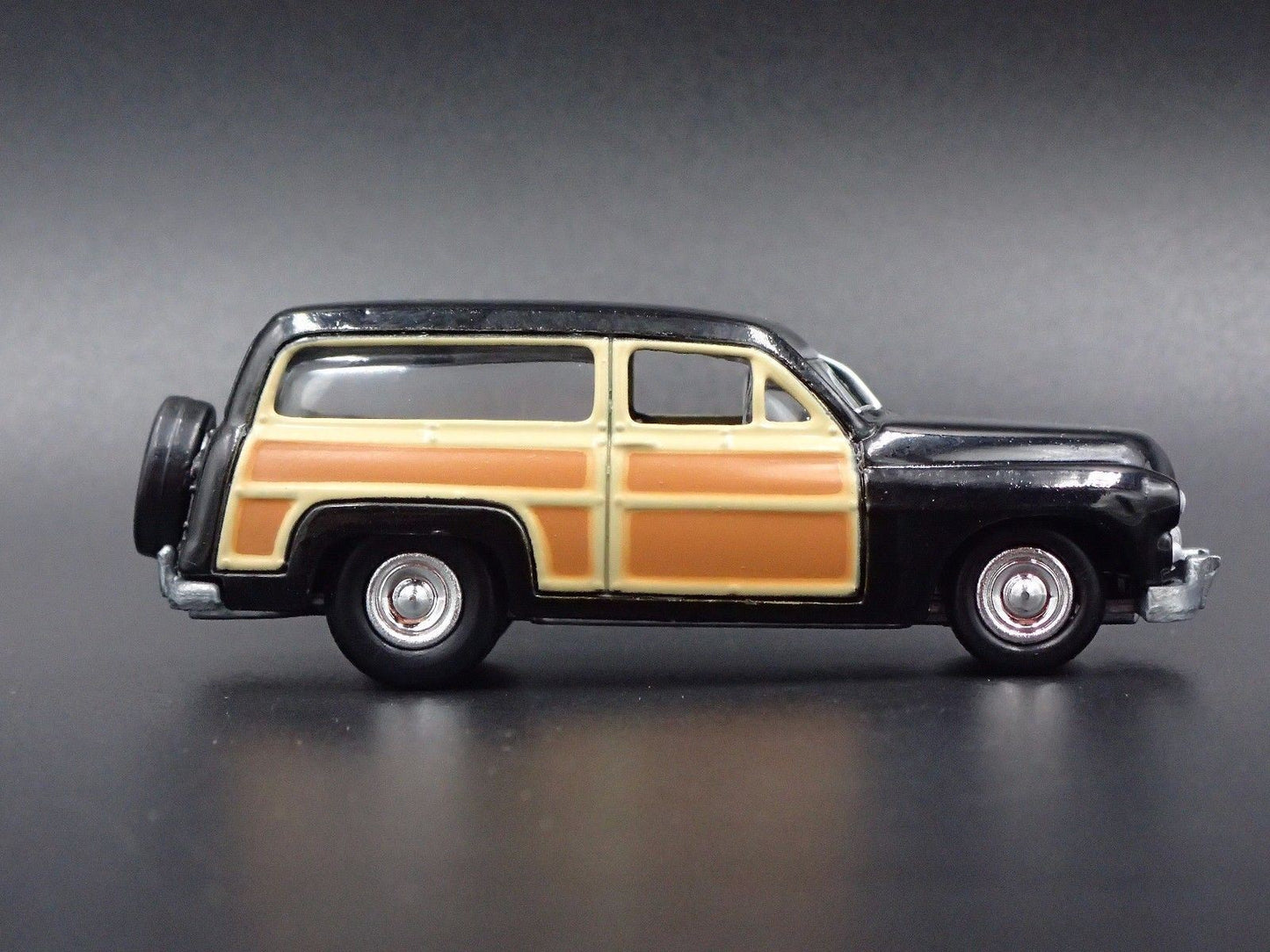 1950 50 MERCURY WOODY WAGON MOD SQUAD TV 1:64 SCALE DIORAMA DIECAST MODEL CAR