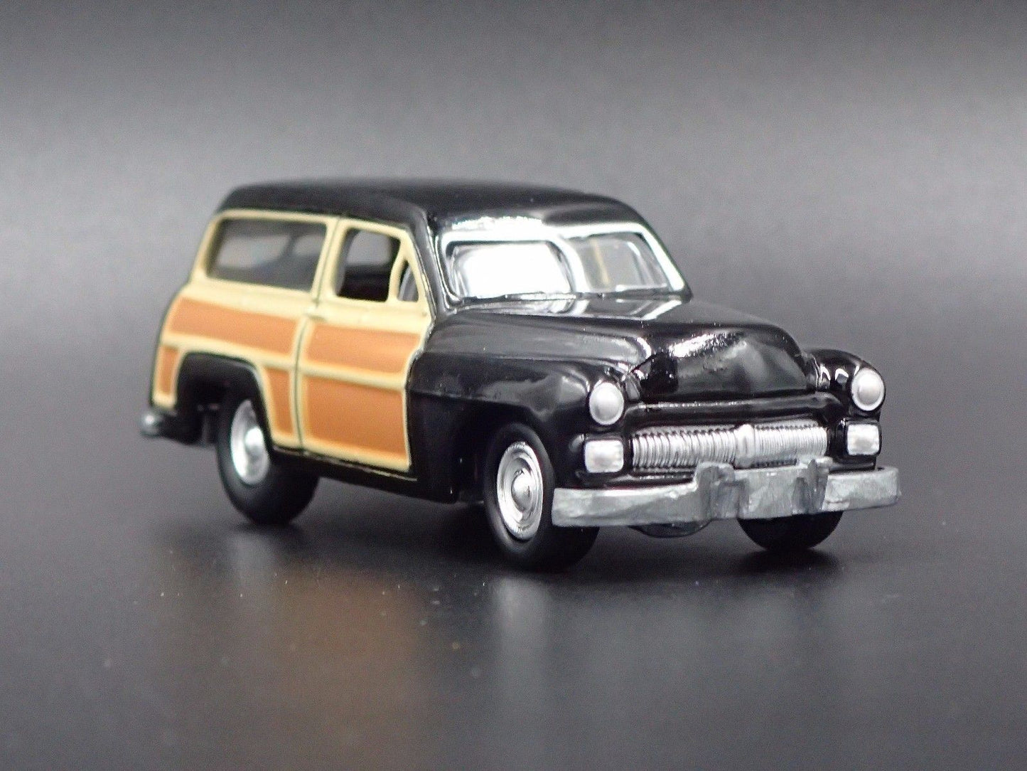 1950 50 MERCURY WOODY WAGON MOD SQUAD TV 1:64 SCALE DIORAMA DIECAST MODEL CAR