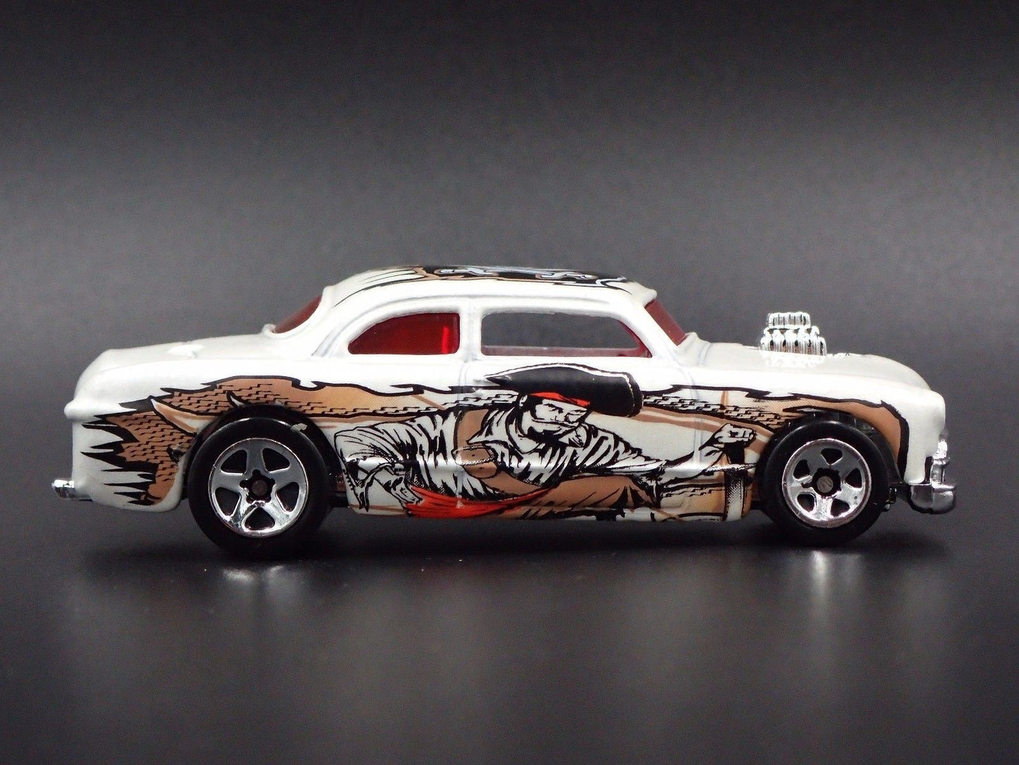 1949 FORD SHOE BOX CLUB COUPE WHITE 1:64 SCALE DIORAMA SCALE DIECAST MODEL CAR