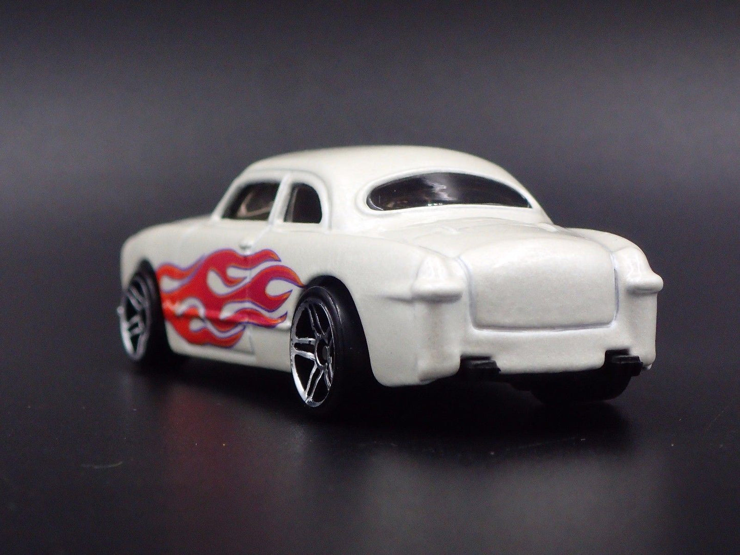 1949 FORD SHOE BOX CLUB COUPE WHITE 1:64 SCALE LIMITED DIORAMA DIECAST MODEL CAR