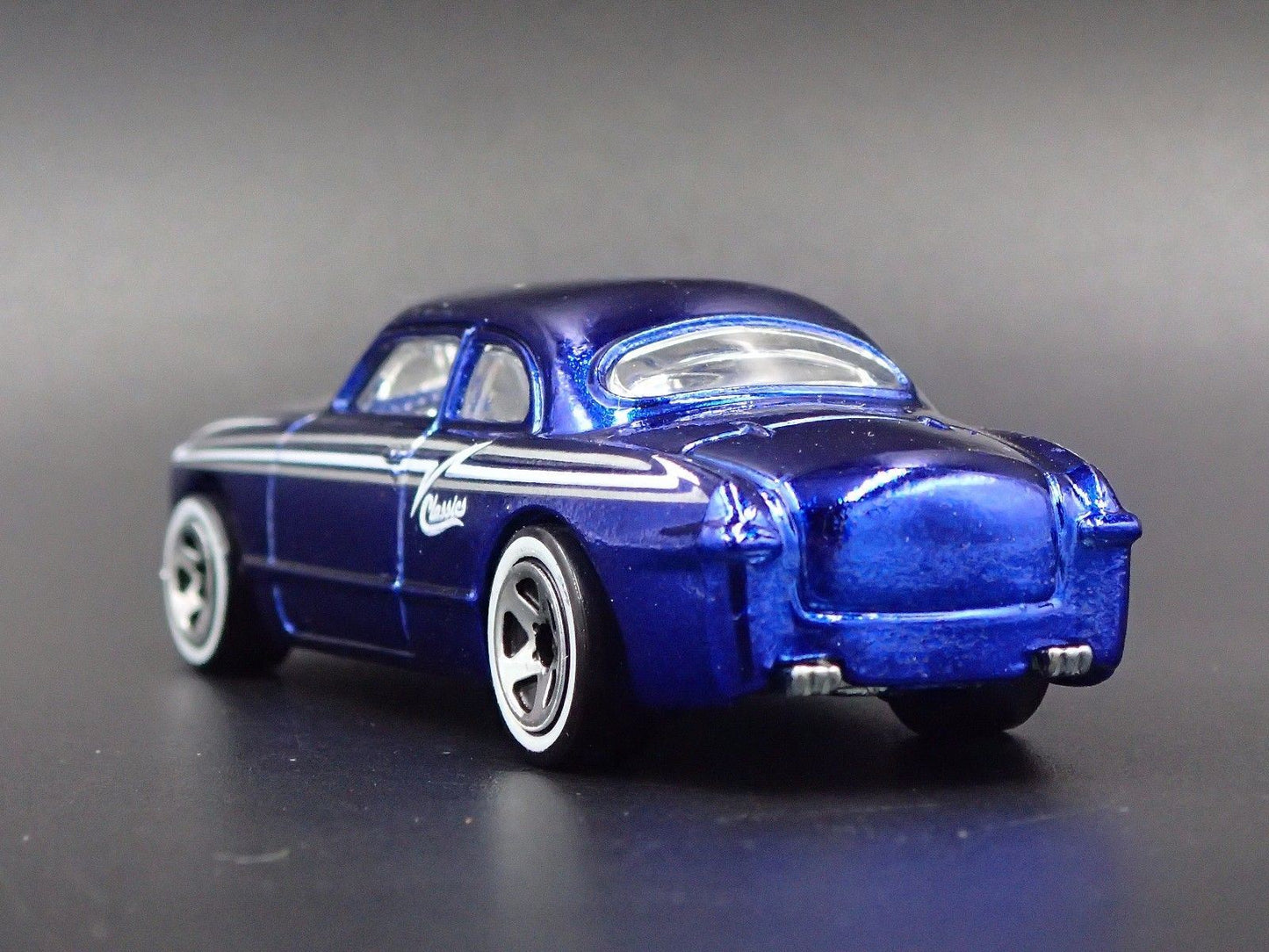 1949-1951 FORD SHOE BOX CLUB COUPE 1:64 SCALE LIMITED DIORAMA DIECAST MODEL CAR