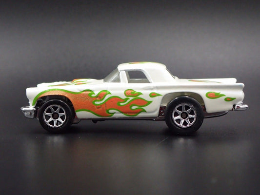 1957 57 FORD THUNDERBIRD TBIRD 1:64 SCALE COLLECTIBLE DIORAMA DIECAST MODEL CAR