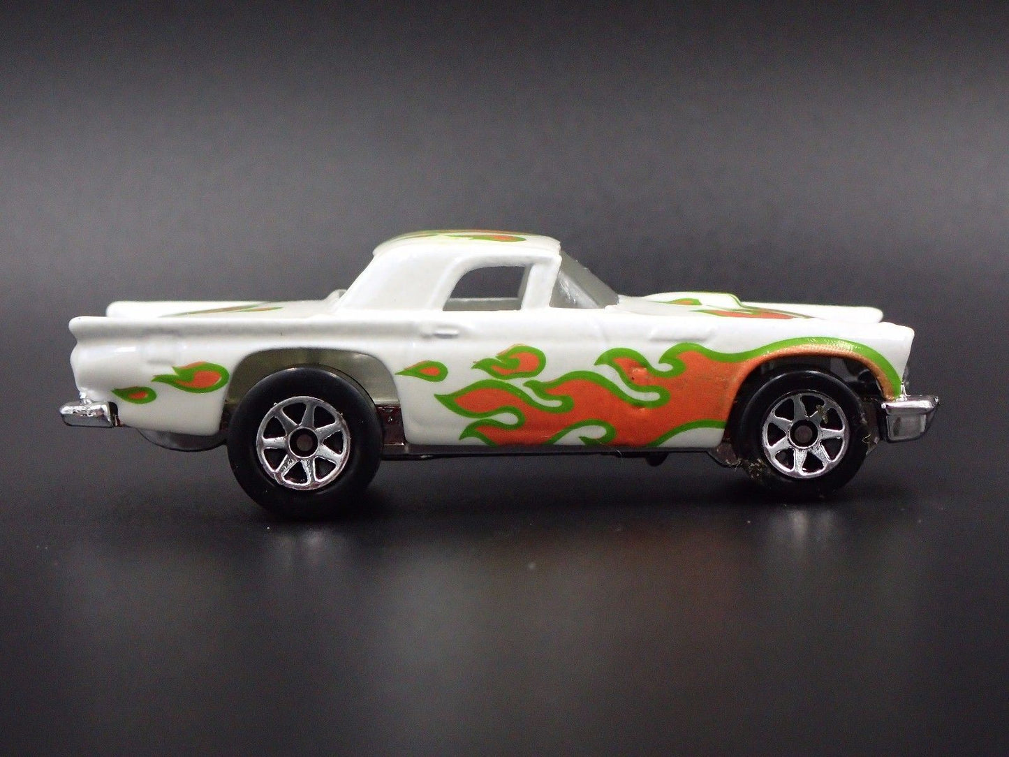 1957 57 FORD THUNDERBIRD TBIRD 1:64 SCALE COLLECTIBLE DIORAMA DIECAST MODEL CAR