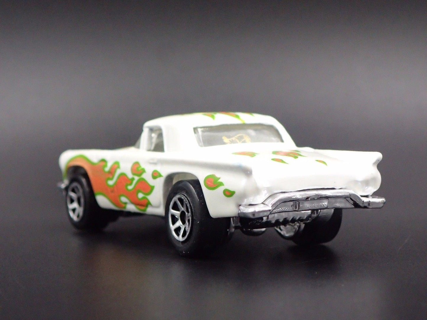 1957 57 FORD THUNDERBIRD TBIRD 1:64 SCALE COLLECTIBLE DIORAMA DIECAST MODEL CAR