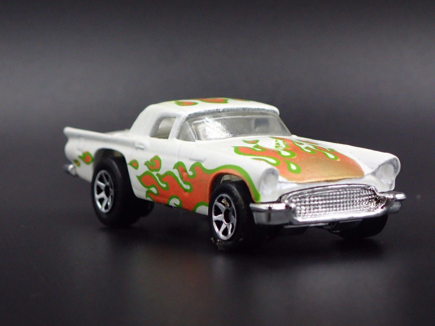 1957 57 FORD THUNDERBIRD TBIRD 1:64 SCALE COLLECTIBLE DIORAMA DIECAST MODEL CAR