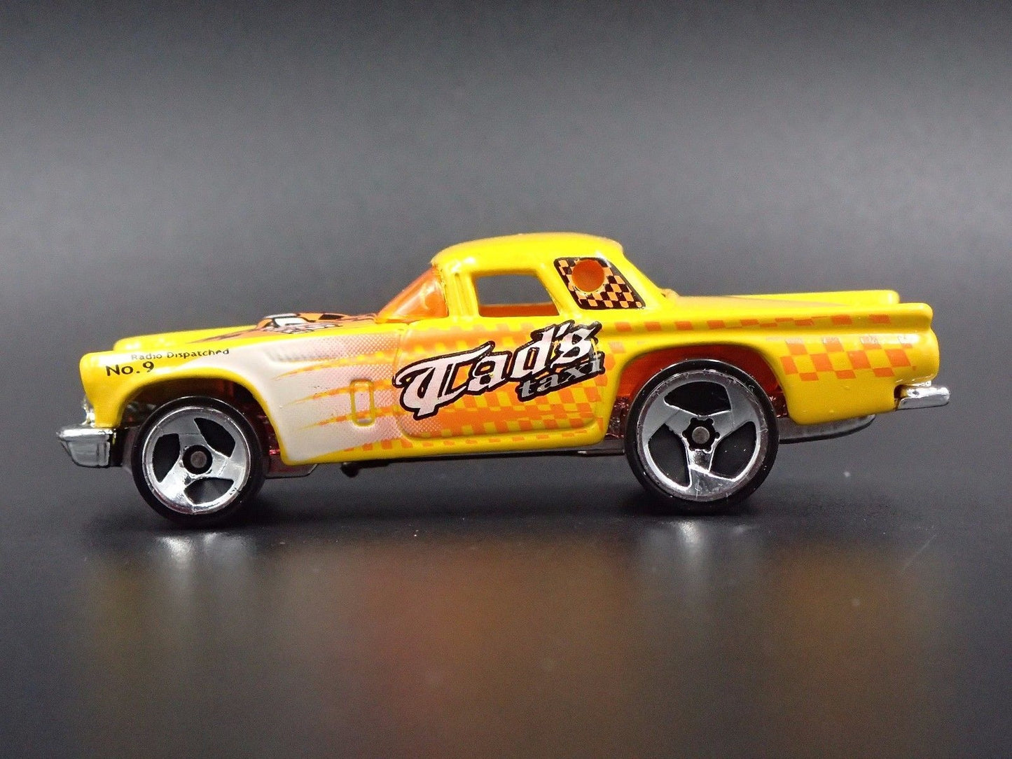 1957 57 FORD THUNDERBIRD TBIRD 1:64 SCALE COLLECTIBLE DIORAMA DIECAST MODEL CAR