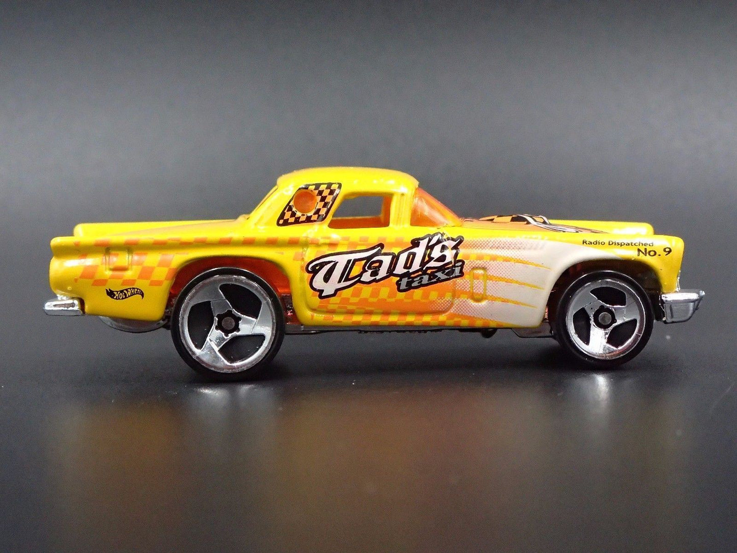 1957 57 FORD THUNDERBIRD TBIRD 1:64 SCALE COLLECTIBLE DIORAMA DIECAST MODEL CAR