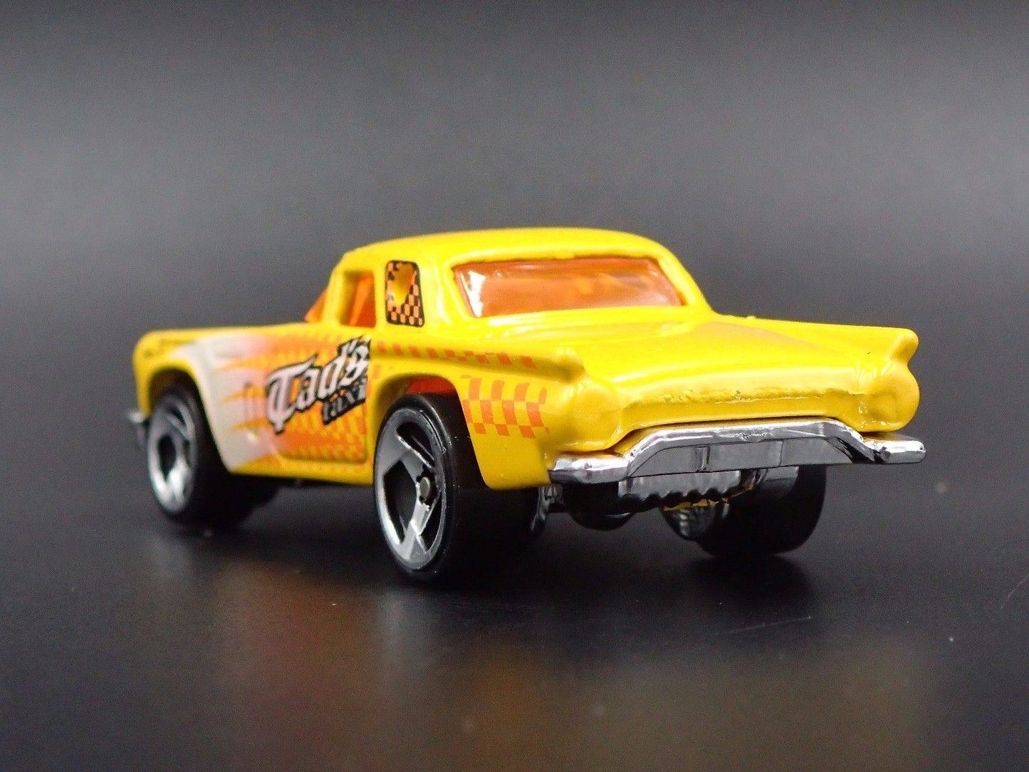 1957 57 FORD THUNDERBIRD TBIRD 1:64 SCALE COLLECTIBLE DIORAMA DIECAST MODEL CAR