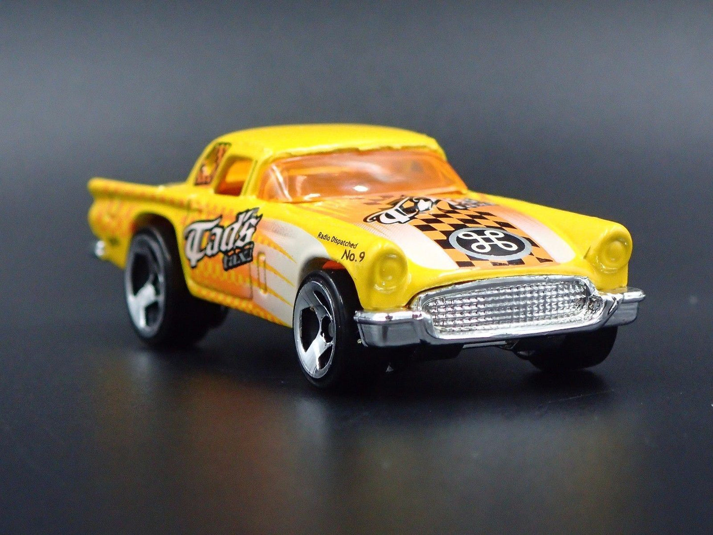 1957 57 FORD THUNDERBIRD TBIRD 1:64 SCALE COLLECTIBLE DIORAMA DIECAST MODEL CAR