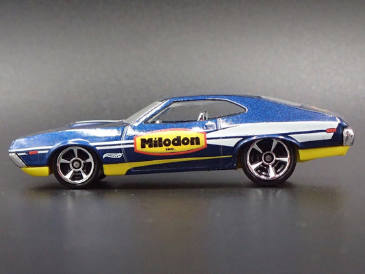 1972 72 FORD GRAN TORINO SPORT MILODON BLUE 1:64 SCALE DIORAMA DIECAST MODEL CAR