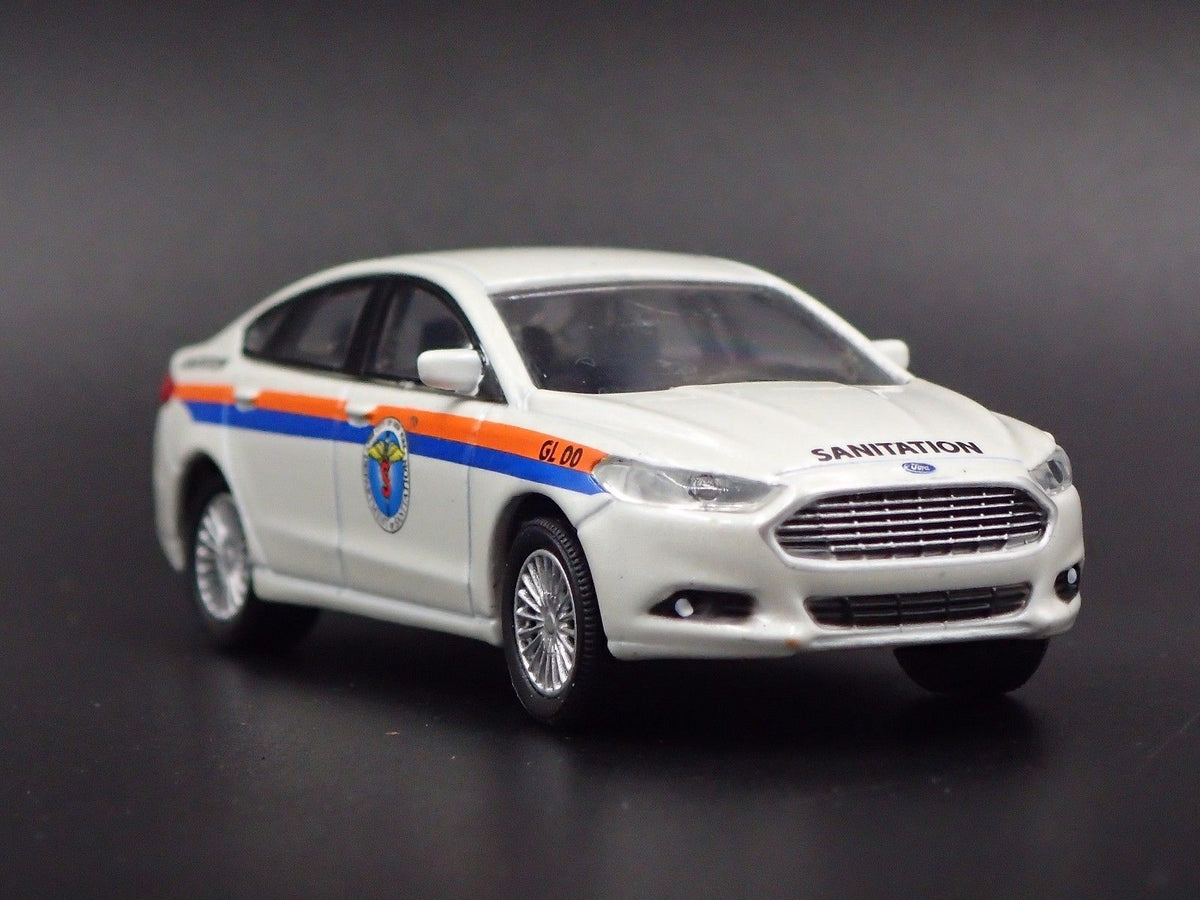 2013 FORD FUSION DSNY SANITATION RARE 1:64 COLLECTIBLE DIORAMA DIECAST MODEL CAR-Burning Rubber Toy Company