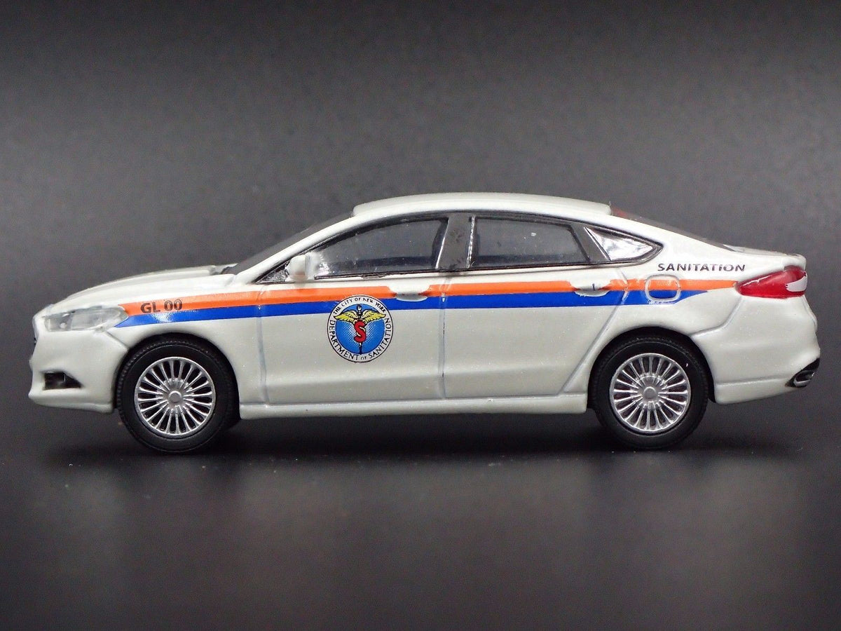2013 FORD FUSION DSNY SANITATION RARE 1:64 COLLECTIBLE DIORAMA DIECAST MODEL CAR-Burning Rubber Toy Company