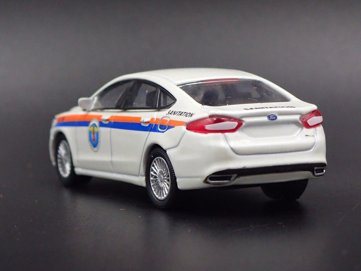 2013 FORD FUSION DSNY SANITATION RARE 1:64 COLLECTIBLE DIORAMA DIECAST MODEL CAR-Burning Rubber Toy Company