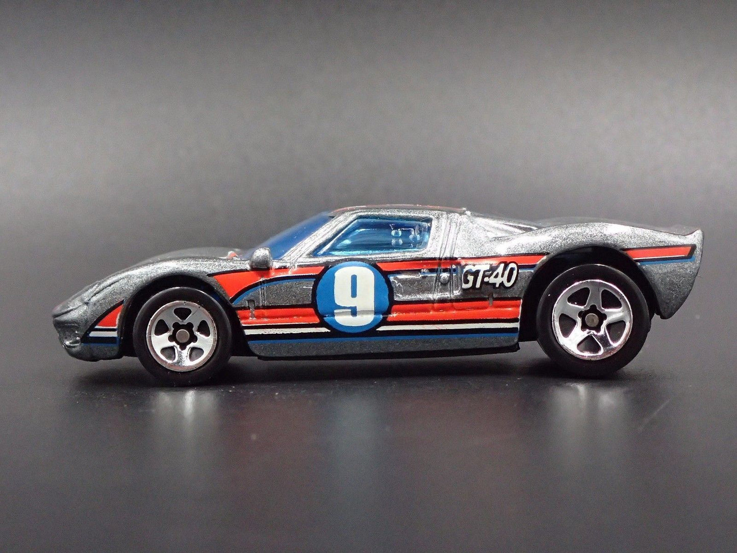 1965 65 FORD GT40 GRAY 1:64 SCALE LIMITED COLLECTIBLE DIORAMA DIECAST MODEL CAR