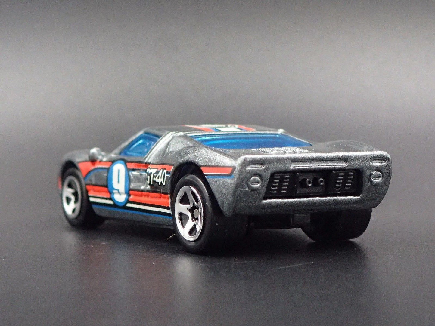 1965 65 FORD GT40 GRAY 1:64 SCALE LIMITED COLLECTIBLE DIORAMA DIECAST MODEL CAR