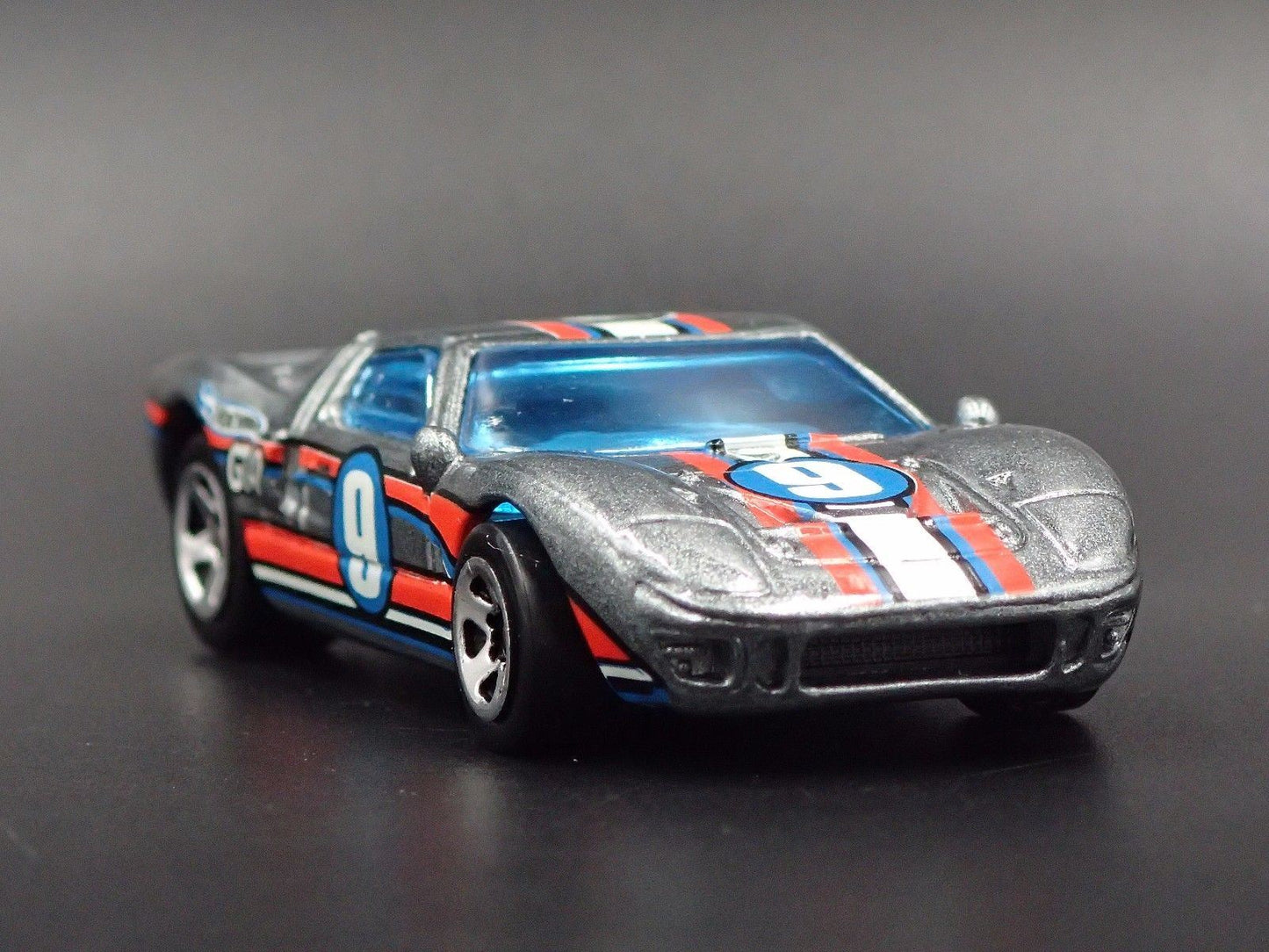 1965 65 FORD GT40 GRAY 1:64 SCALE LIMITED COLLECTIBLE DIORAMA DIECAST MODEL CAR