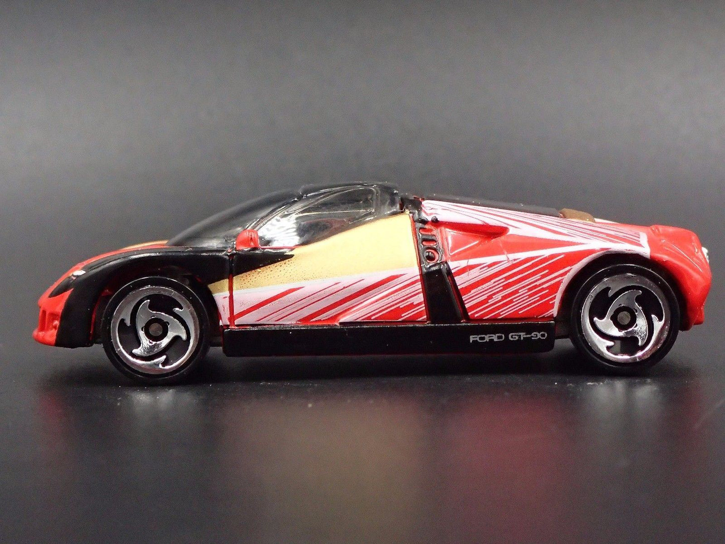 1995 95 FORD GT90 PROTOTYPE CONCEPT CAR RED 1:64 SCALE DIORAMA DIECAST MODEL CAR
