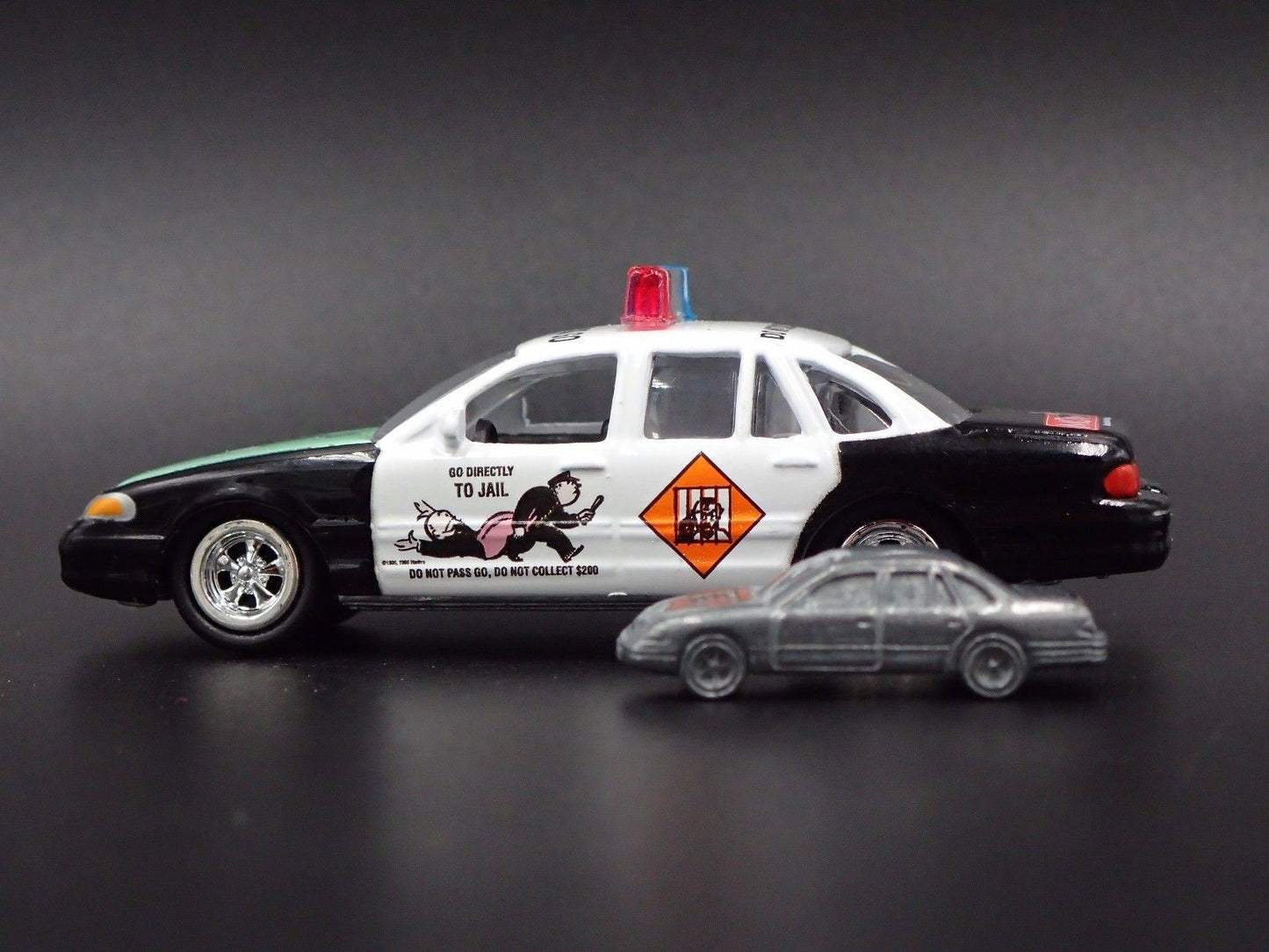 1997 97 FORD CROWN VICTORIA POLICE MONOPOLY CAR 1:64 SCALE DIECAST MODEL CAR